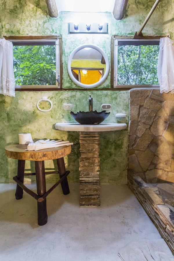 Hotel Hacienda Tijax Jungle Logde リオ・ドゥルセ エクステリア 写真